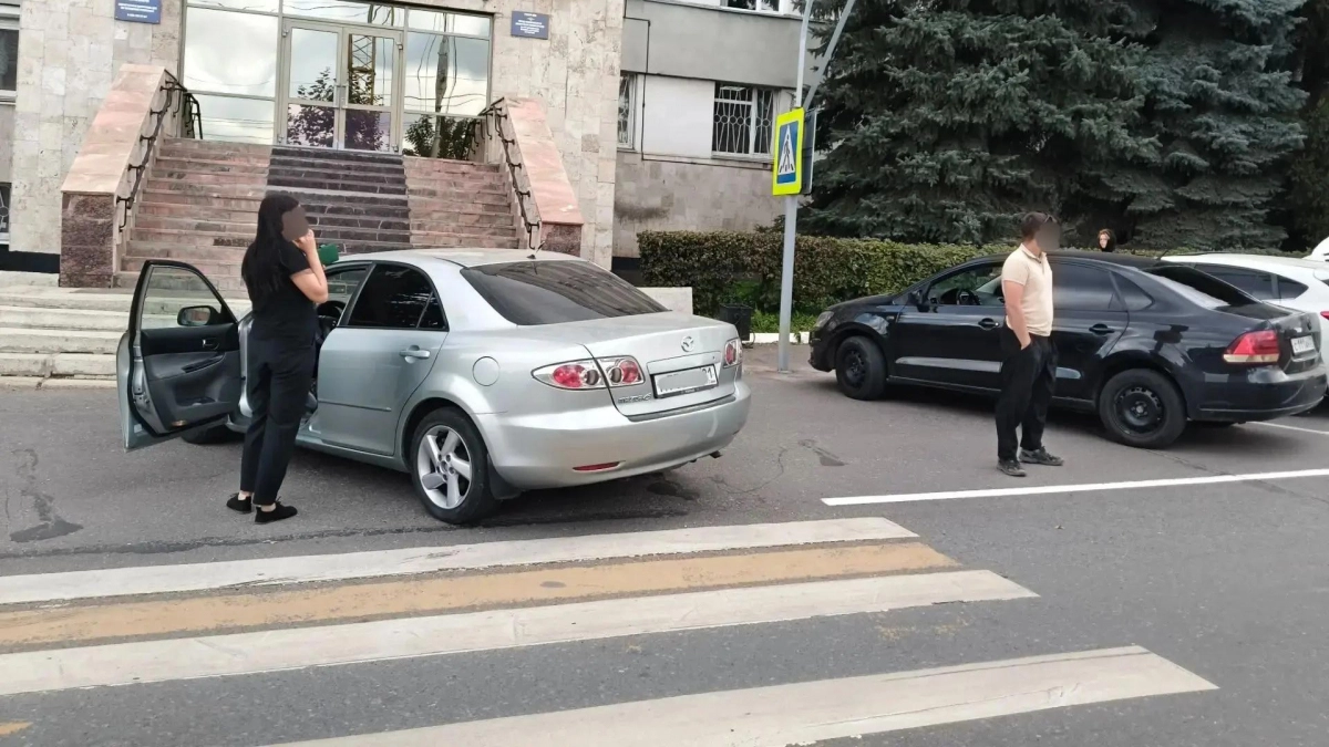 В Чебоксарах несколько водителей побросали авто у крыльца здания ГАИ и получили штрафы: “Без погони и задержания, не сходя с места”