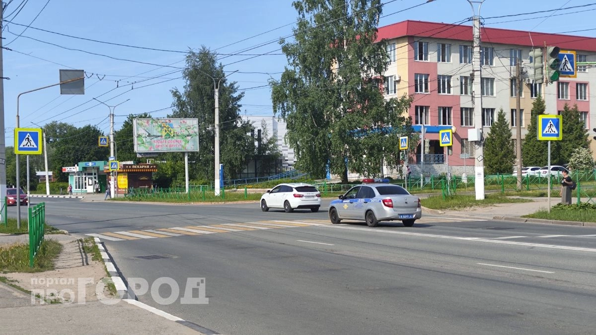 В Новочебоксарске лихач не смог уйти от погони и сунул инспектору взятку