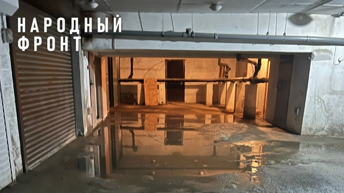 Жители многоэтажек в СЗР задыхаются от туалетной вони: их подземная парковка превратилась в коллектор из-за протечек в трубах