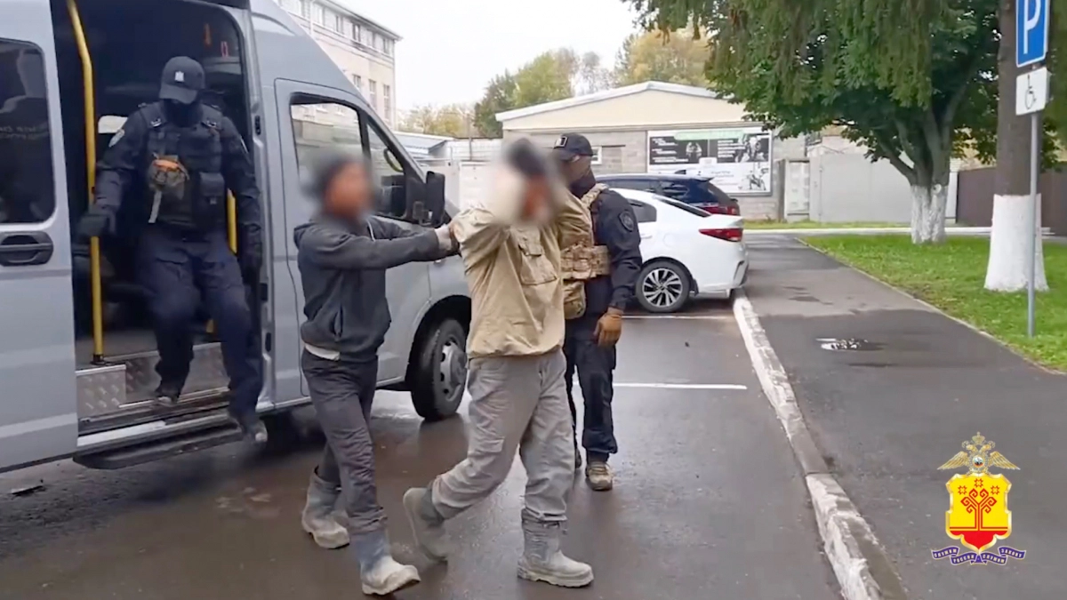 Египетского студента и строителей из Таджикистана задержали на стройках в Чувашии