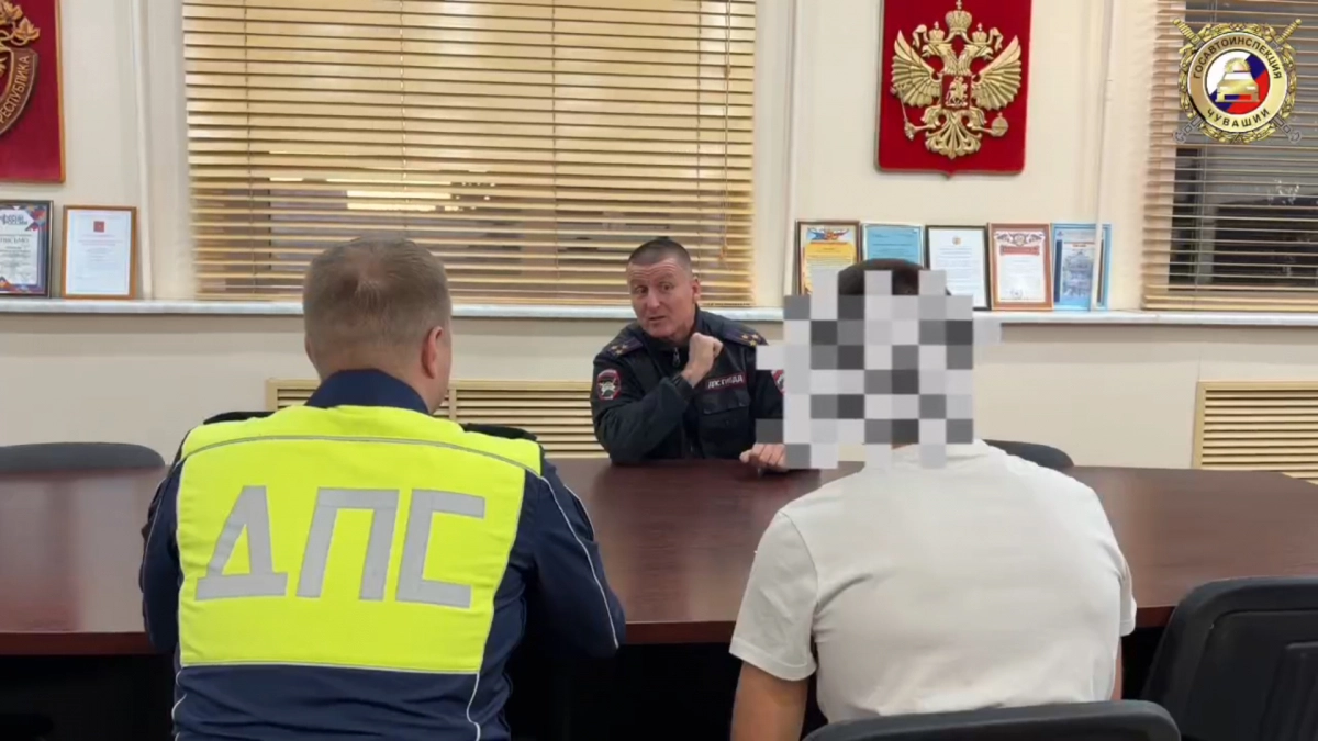 Только получил права - и полетел лихачить: ролик в интернете помог чебоксарским полицейским поймать наглого "шашечника"