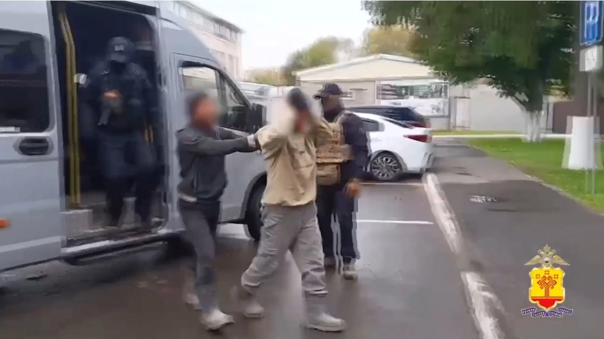В Чувашии бойцы ОМОНа нагрянули с облавой на нелегалов