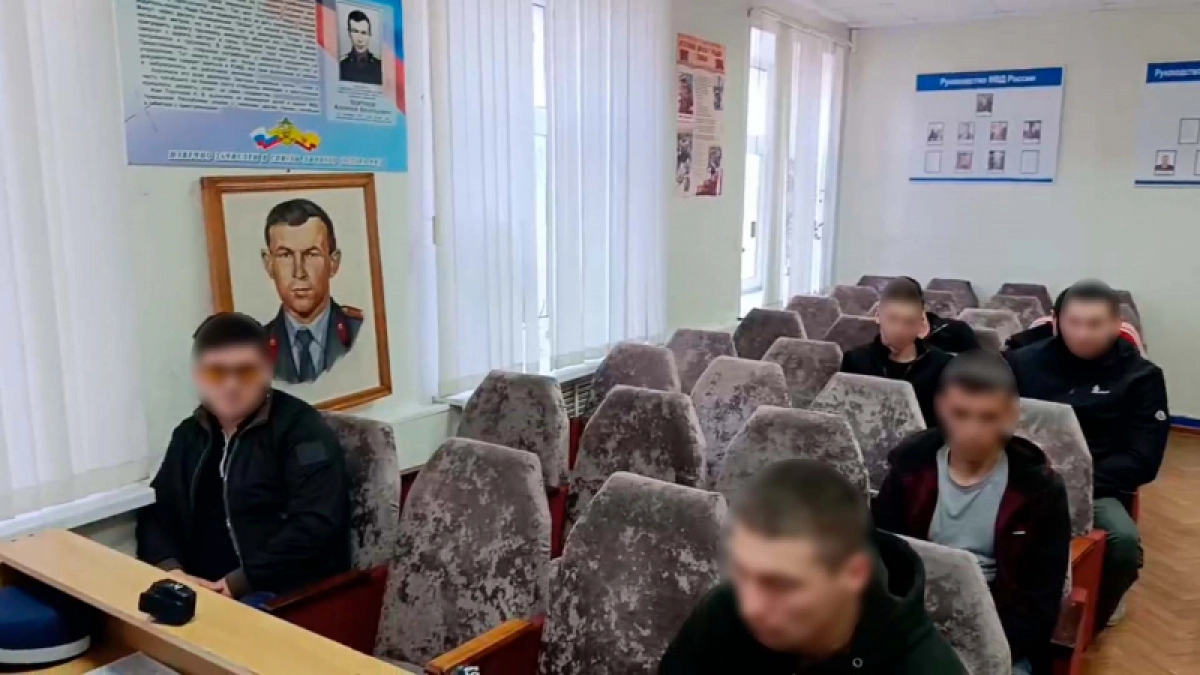 В Чувашии девять парней устроили охоту на автобус с футбольными фанатами