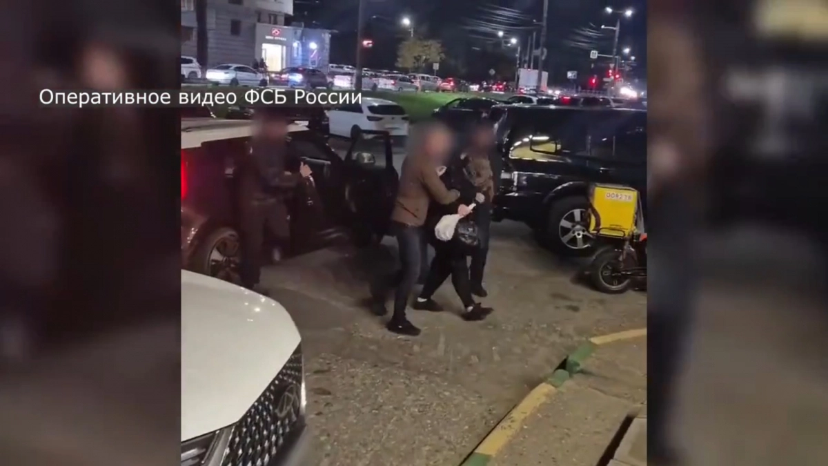 Получала процент с украденных миллионов: в Чебоксарах задержали девушку-курьера телефонных мошенников