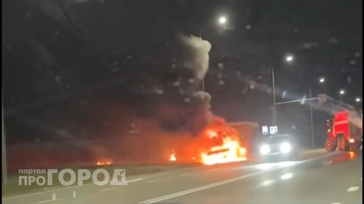 На трассе в Чебоксарском районе дотла сгорела иномарка