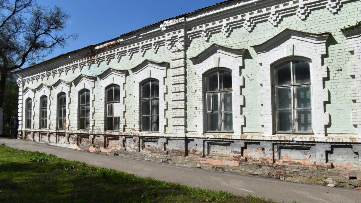 В Алатыре здание старинной школы с голландскими печами продадут за один рубль