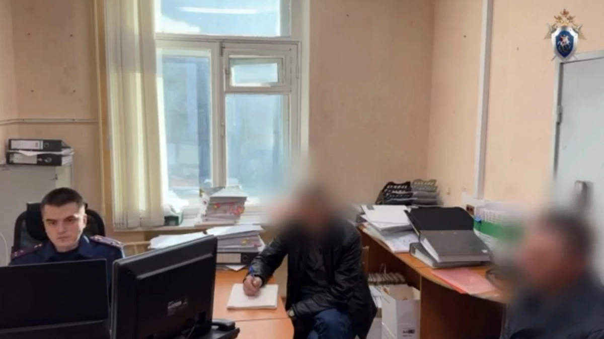 В Шемуршинском районе дорожник попытался откупиться за плохой ремонт дороги