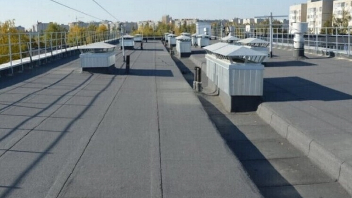 В Чебоксарах обновили более 32 тысяч квадратных метров крыш при подготовке к зиме