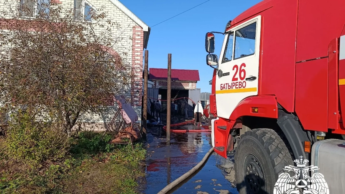В Батыревском районе огонь от бани едва не спалил соседнее подворье
