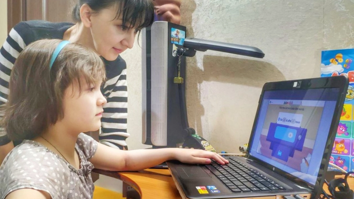 Родители Чувашии о дистанционной школе: "Все виснет, не все понятно"