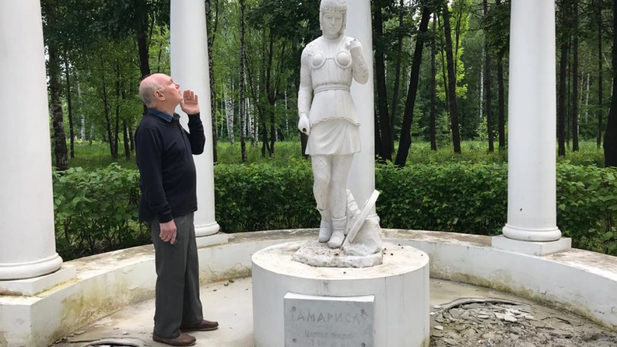 Неравнодушный художник: «Амазонки в парке уже два года стоят без рук»