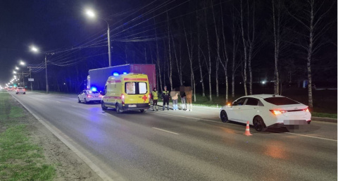 В Чебоксарах женщина перебегала дорогу и попала под колеса Hyundai Elantra