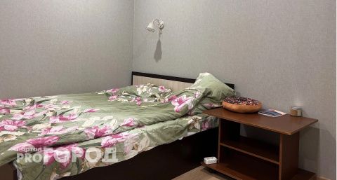 В Чувашии рука женщины застряла в кровати, и спасателям пришлось лезть через окно