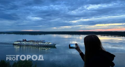 Малоснежная зима привела к падению уровня воды в Волге и труднопроходимости теплоходов