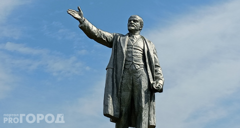 И Ленин такой молодой: архивные фото чебоксарских памятников Ленину ко дню рождения вождя революции