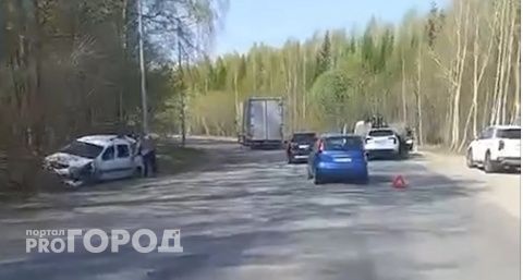 На трассе под Чебоксарами лоб в лоб столкнулись “Ларгус” и “Газель”