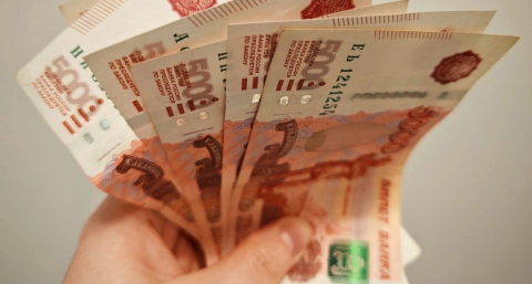 Всем, кто хранит дома купюры 5 000: ждет сюрприз уже в мае