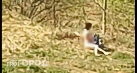 В Чебоксарах заметили женщину, которая решила загорать полностью обнаженной