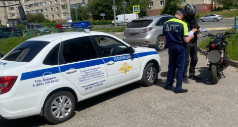 В эти выходные на дорогах Чувашии усилили контроль за водителями и самокатчиками
