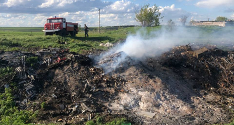 В одном из районов Чувашии загорелась нелегальная свалка, а дым от пожара привел к ней работников прокуратуры