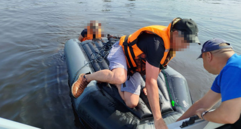 В Волге перевернулась лодка с двумя людьми на борту