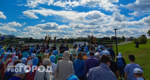 Сотни православных чебоксарцев приняли участие в крестном ходе ко Дню Владимирской иконы Божией матери