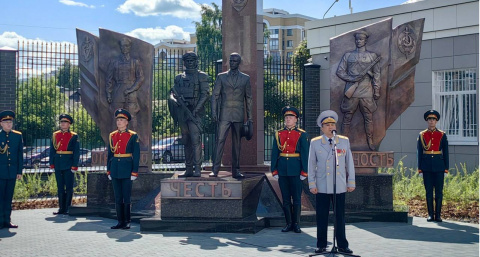 В Чебоксарах установили памятник в честь сотрудников органов безопасности Чувашии всех поколений