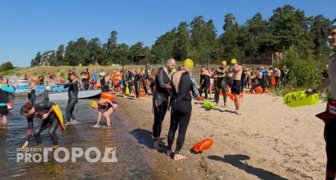 В Чебоксарах больше сотни пловцов переплыли Волгу