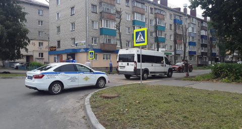 В Чувашии двое шестиклассников на электросамокате столкнулись с маршруткой