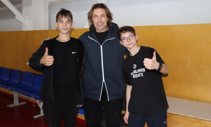 Поздравить футболистов из Чувашии приехал Александр Мостовой: "Благодаря вам узнал про город Ядрин"