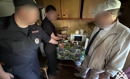 В Чувашии 20-летний парень заколол родственника, и тот умер в мучениях: от ударов погнулся нож