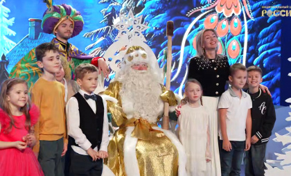 Хель Мучи открыл фестиваль Дедов Морозов в Москве и поздравил детей с наступающим Новым годом