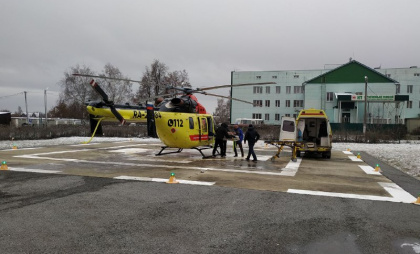 Двух мужчин из Алатыря экстренно доставили в Чебоксары по воздуху