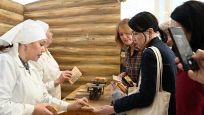 В Чувашии открылся «Узорчатый занавес» со спектаклем о детях войны