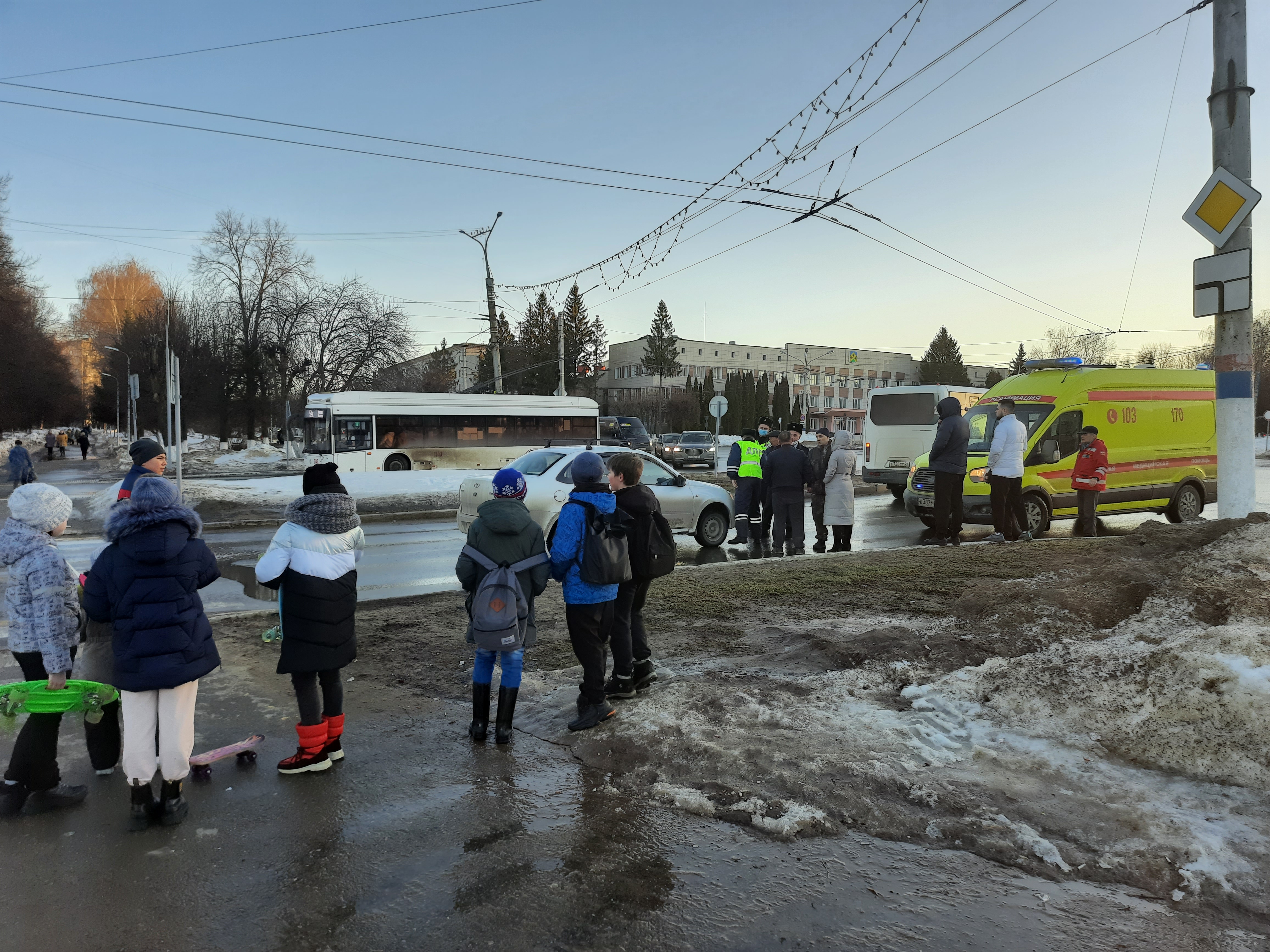 В Новочебоксарке "Гранта" сбила пешехода: от удара женщина отлетела