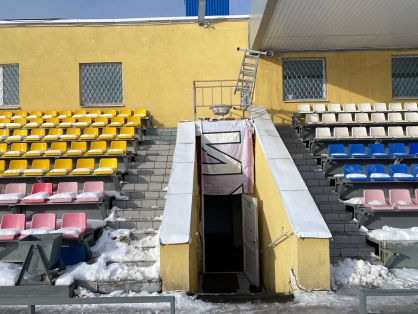 В Чебоксарах на стадионе спортивной школы умер рабочий: следователи нашли нарушения