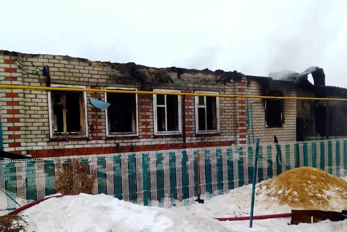 В Чувашии сгорел дом: супруги с ожогами попали в больницу