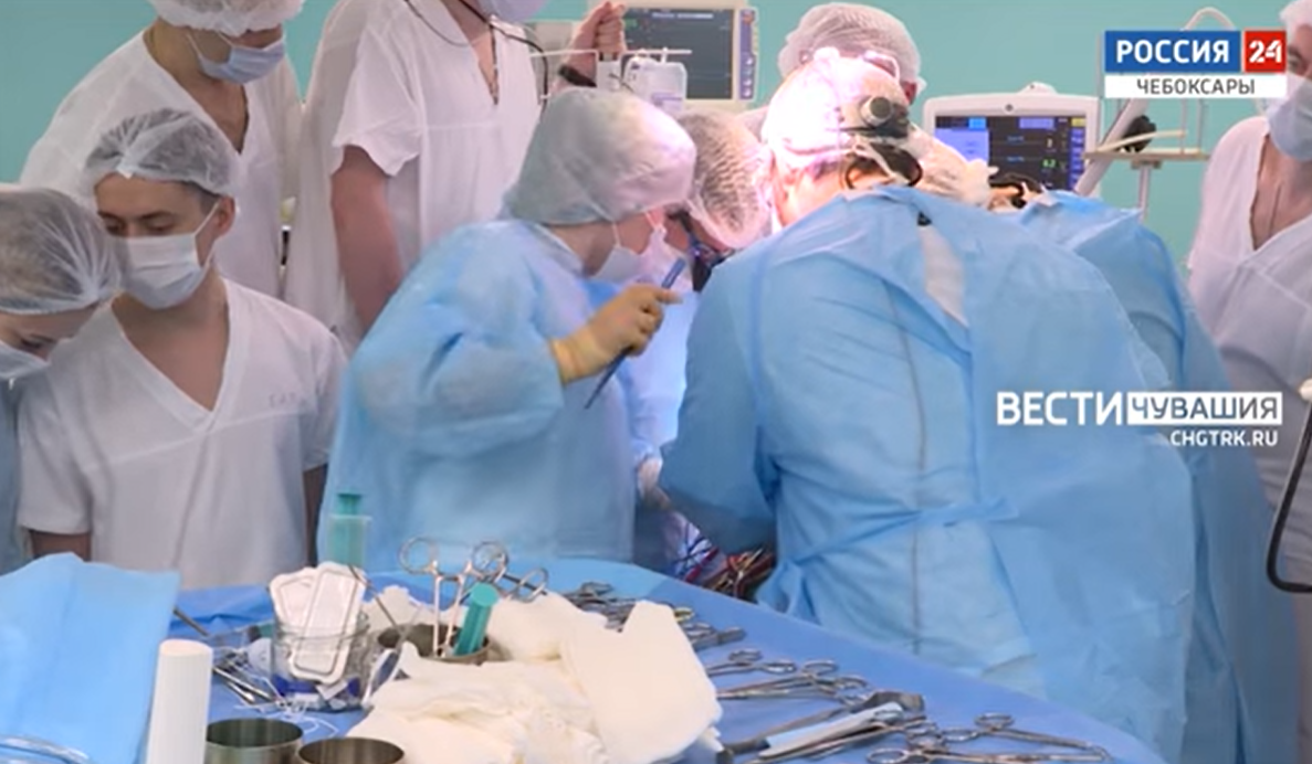 Впервые в Чебоксарах хирурги провели редчайшую операцию на сердце