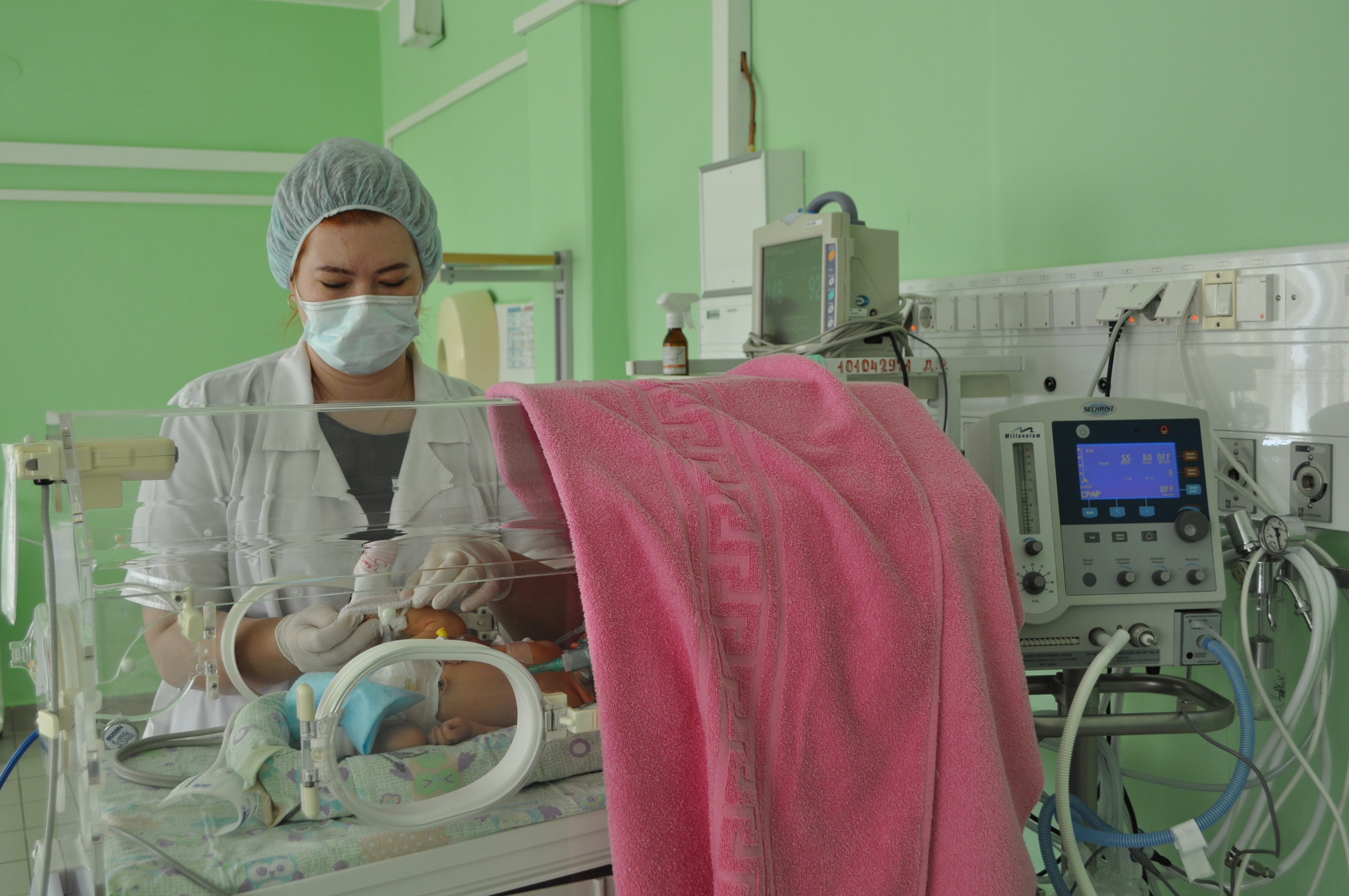 Чебоксарские врачи выходили 37 младенцев, родившихся с экстремально маленьким весом