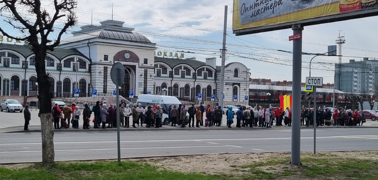 Чебоксарцы недовольны транспортом на Радоницу: "Не можем уехать с ЖД вокзала"