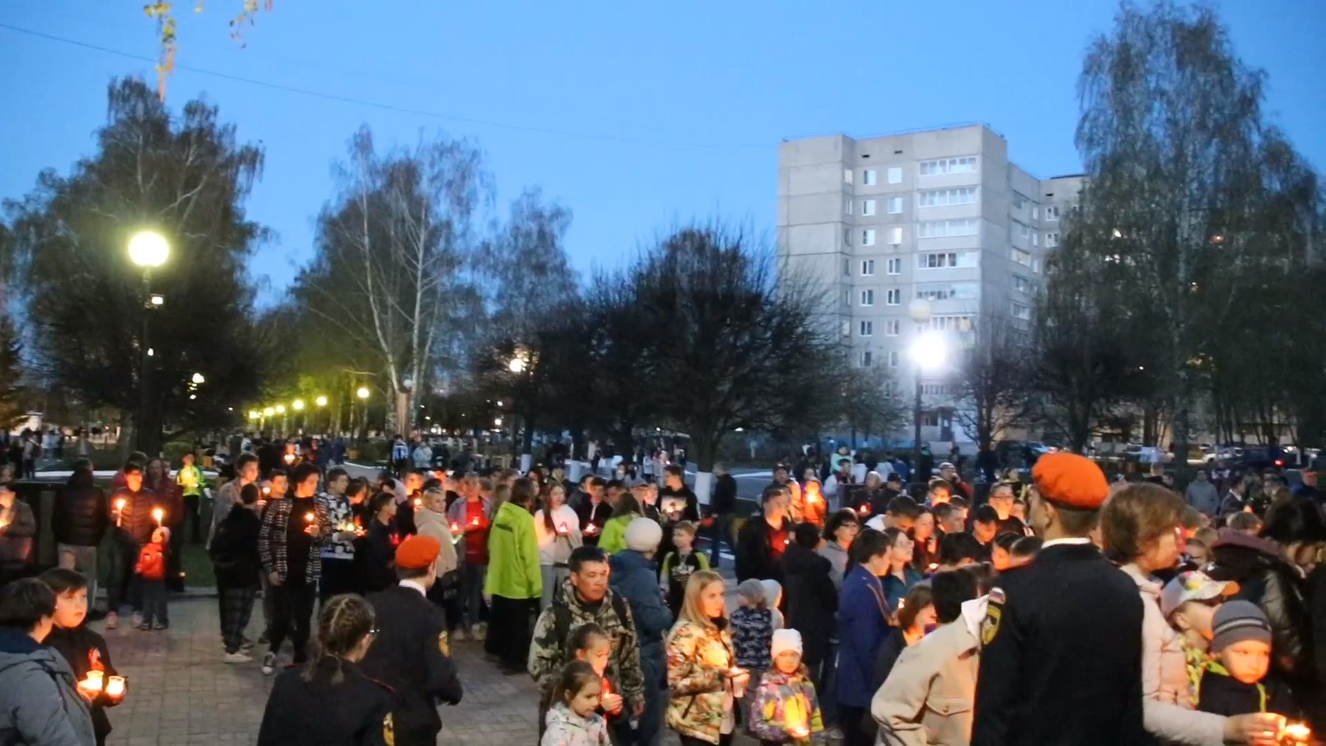 В Новочебоксарске 1000 человек пришли со свечами к Вечному огню