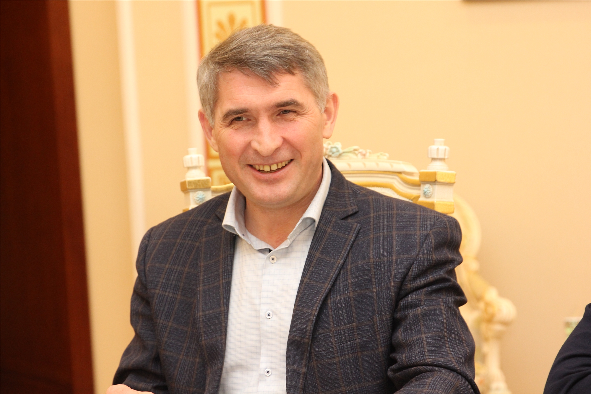 Сколько зарабатывает Олег Николаев в месяц: отчет о доходах главы Чувашии