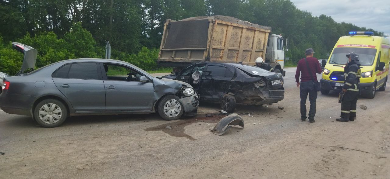 На выезде из Чебоксар столкнулись четыре машины: есть пострадавшие