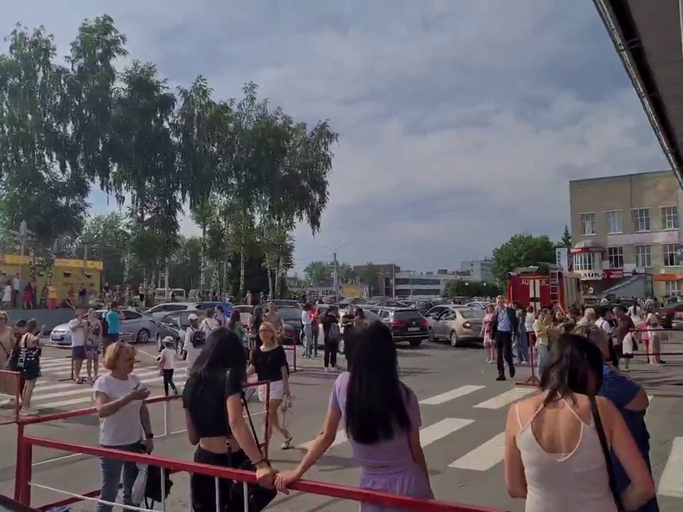В Чебоксарах под звуки сирен из "МТВ-Центра" выводят покупателей и персонал