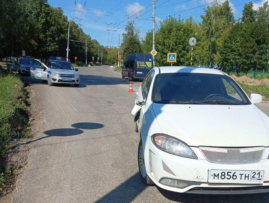 В Новочебоксарске водитель не заметил женщину, переходившую дорогу и сбил ее