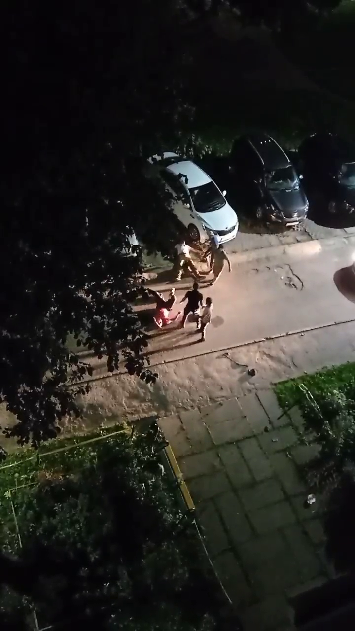 Ночная потасовка в Чебоксарах попала на камеру: мужчина забил двух человек