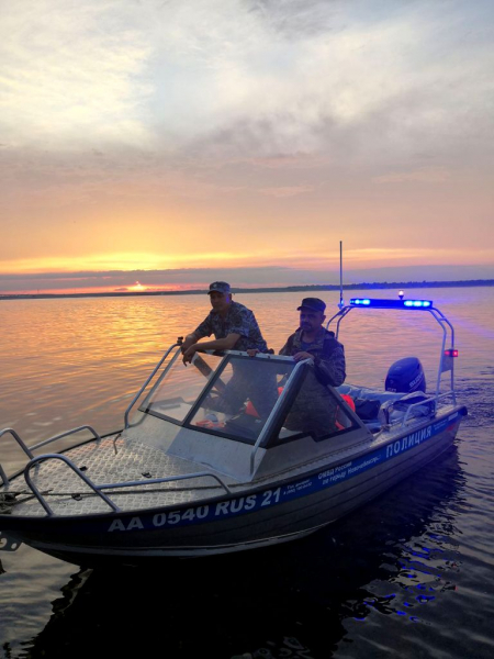 В Чувашии полицейский и инспектор Рыбоохраны спасли тонущего человека