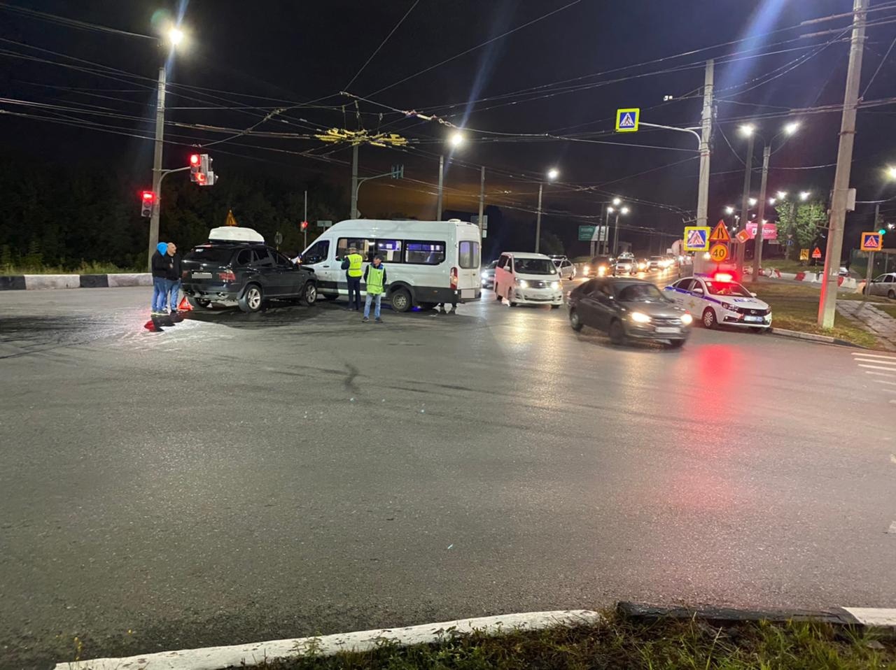 Авария маршрутки и BMW X5 в Чебоксарах: количество пострадавших увеличилось