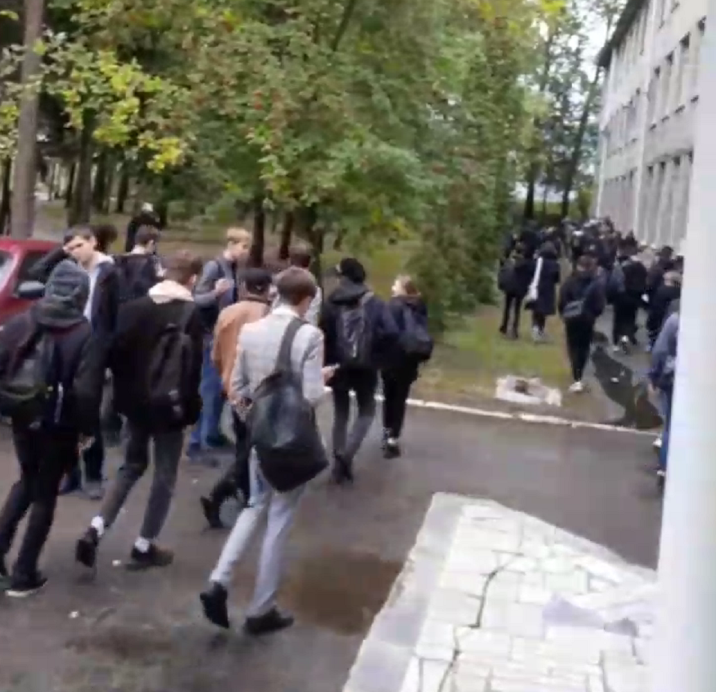 В чебоксарском колледже прервали занятия и эвакуировали всех студентов
