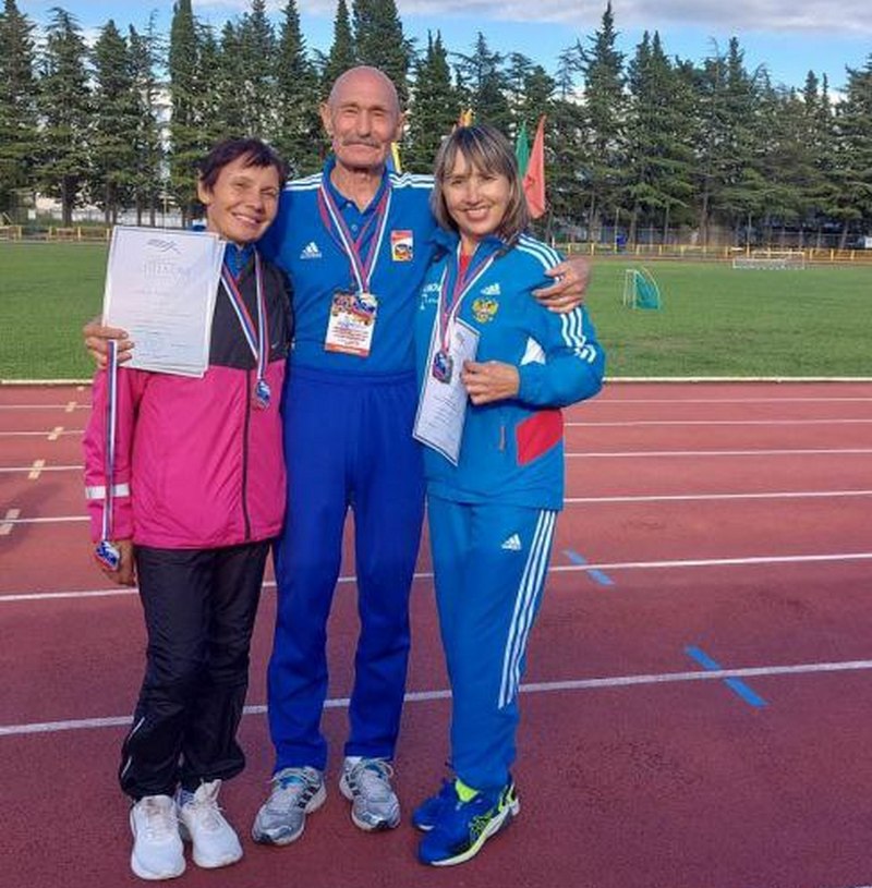73-летний житель Чувашии завоевал два "золота" на чемпионате по бегу